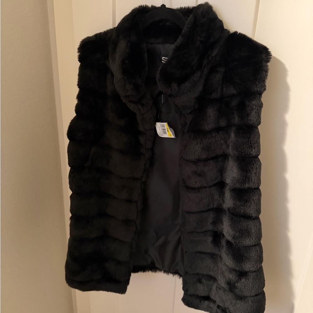 NWT Sioni Luxurious Black Faux Fur Vest